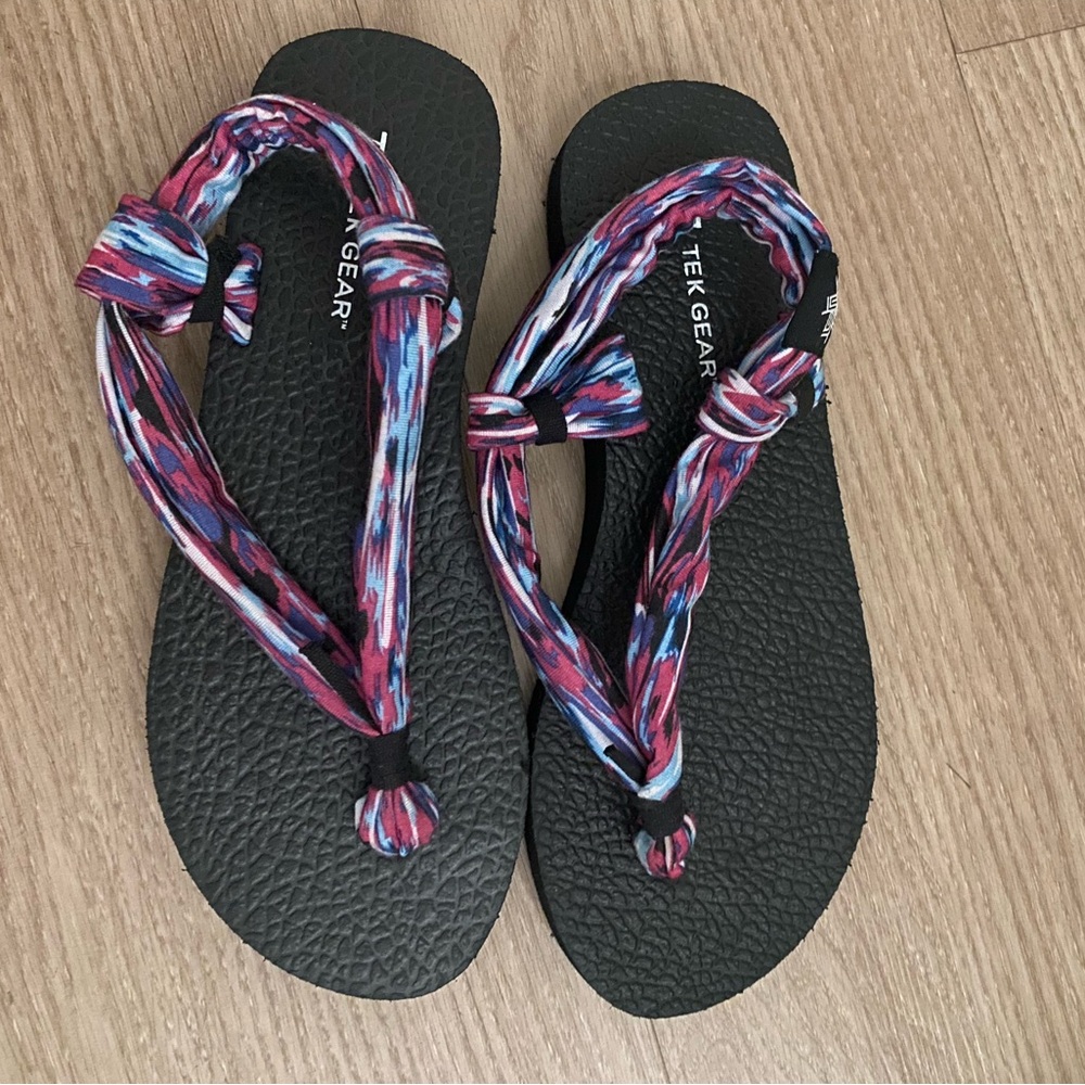 NWOT Tek Gear sandals size 7/8